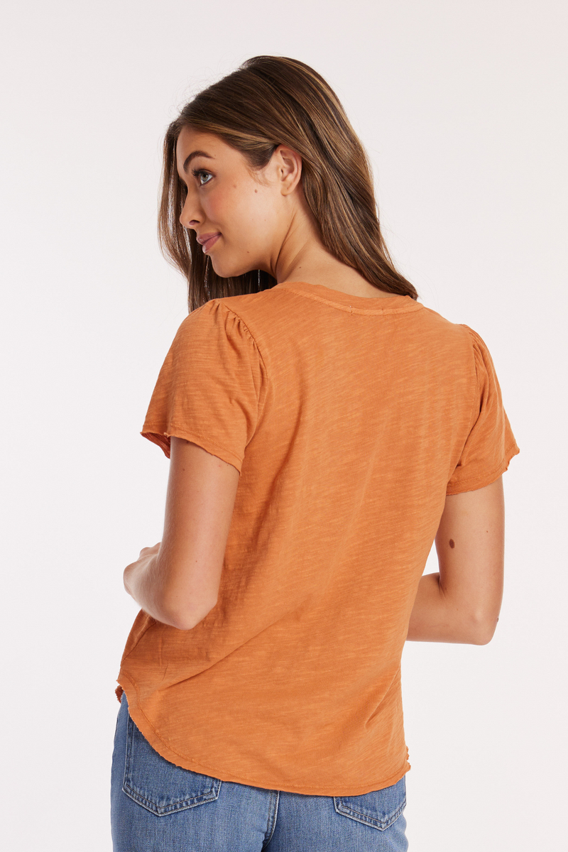 Shirred S/S Shirttail Flowy Tee
